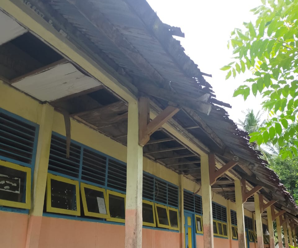 Gedung SDN 95 Halsel yang rusak. (Foto:istimewa)