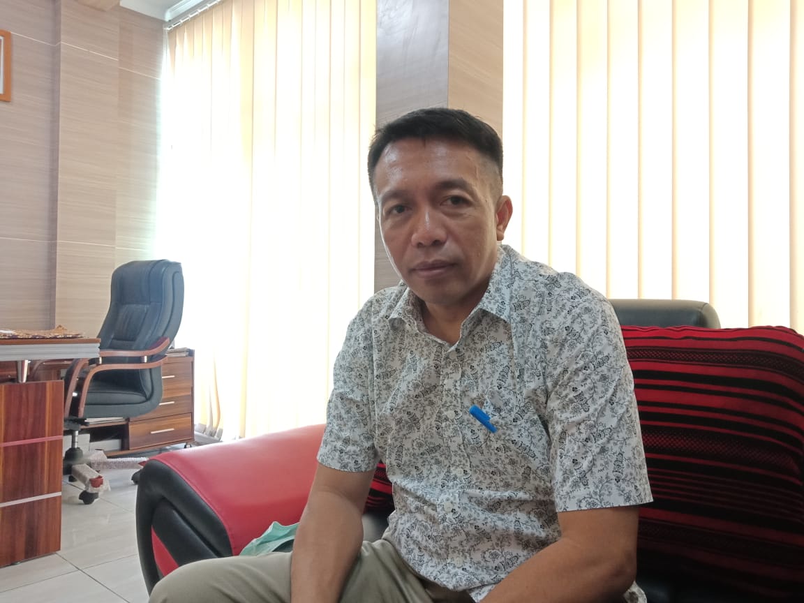 Aswin Adam Kepala BPKAD Halsel (Foto: Sadam/segmen.co.id)