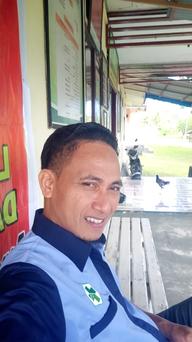 Fadli Talib Kepala Puskesmas Busua Kecamatan Kayoa Barat. (Foto:segmen)