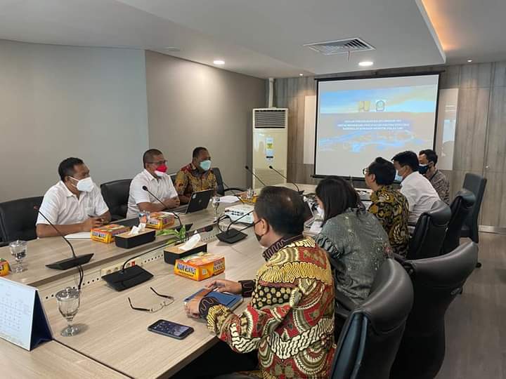 Bupati H Usman Sidik saat Pembahasan terkait kelanjutan pembangunan jalan lingkar Pulau Obi di kantor Kemenko Marves. Jalan M.H. Thamrin No. 8, Kec. Menteng, Kota Jakarta Pusat. (Dok, @Usman - Bassam