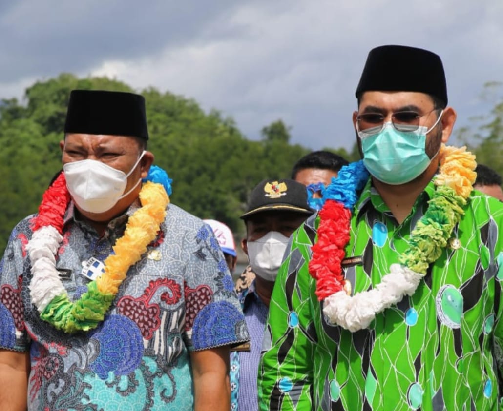 Bupati Halsel Usman Sidik dan Wakil Bupati Halsel Bassam Kasuba. (Sadam//segmen)