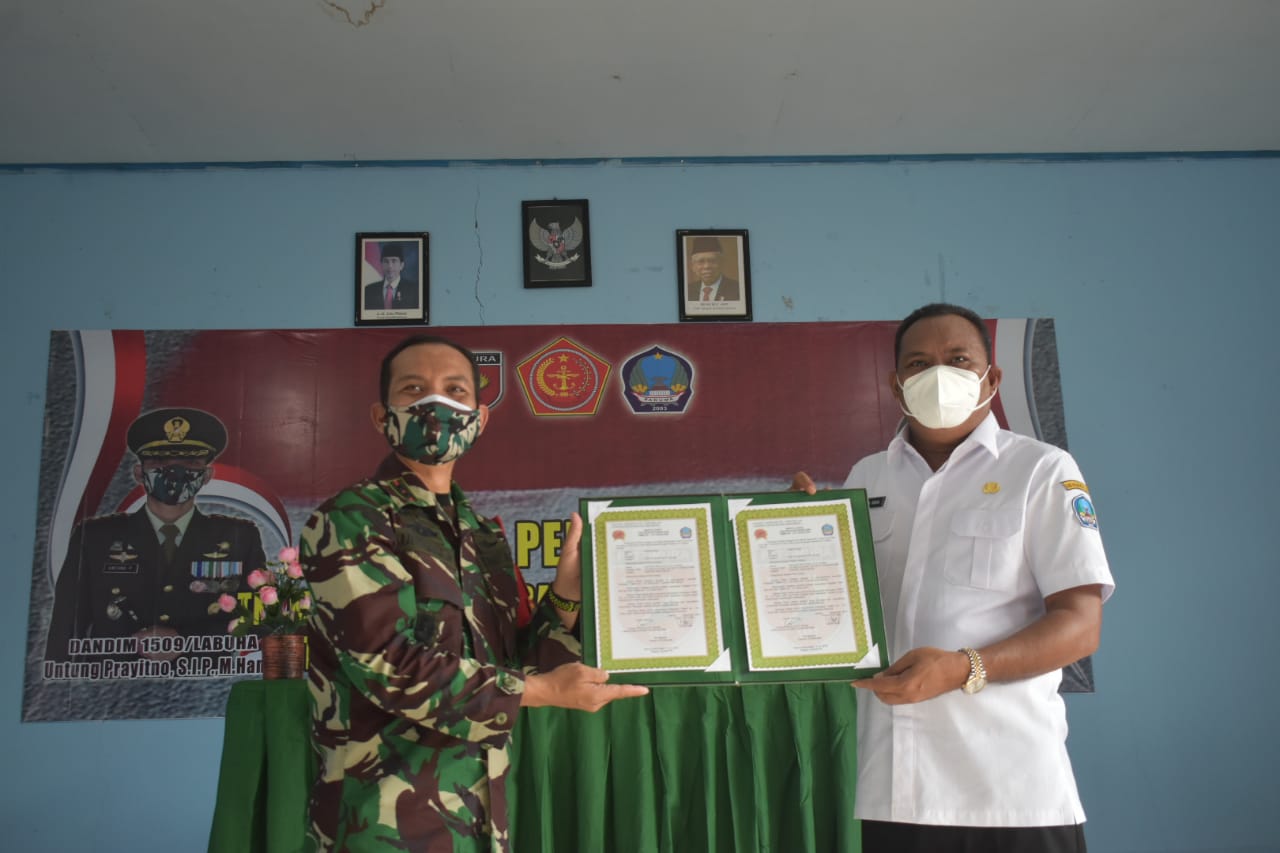 Bupati Usman (kiri) bersama Dandim 1509/Labuha Letkol Untung