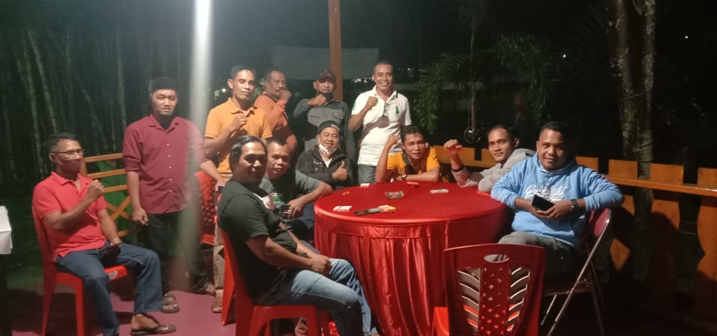 KMB menuju musyawarah yang dilaksanakan di canga matau kompleks kebun karet Labuha