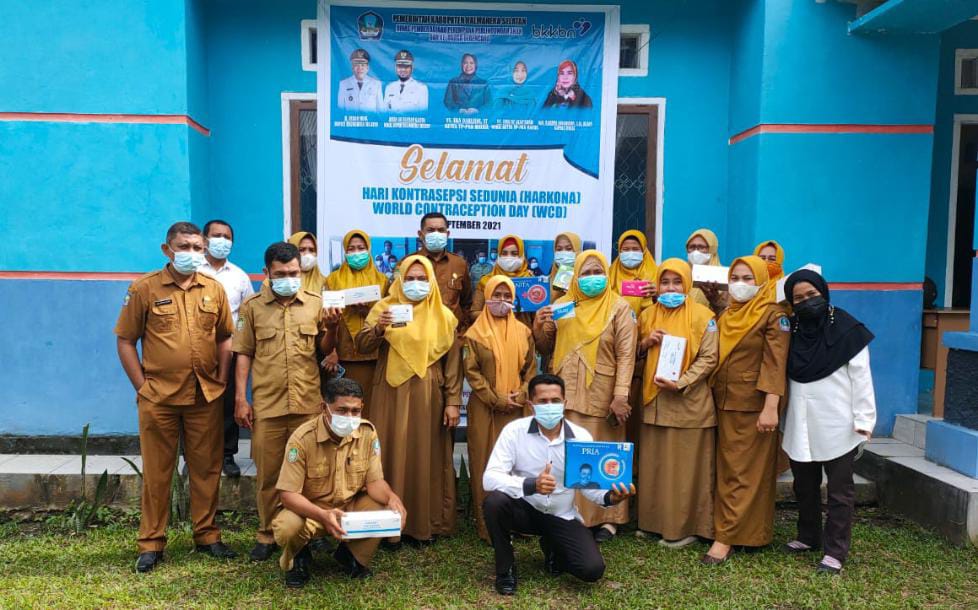 Foto bersama usai kegiatan pencengangan Keluarga Berencana di Kantor DP3A-KB Halsel. (Sadam//segmen)