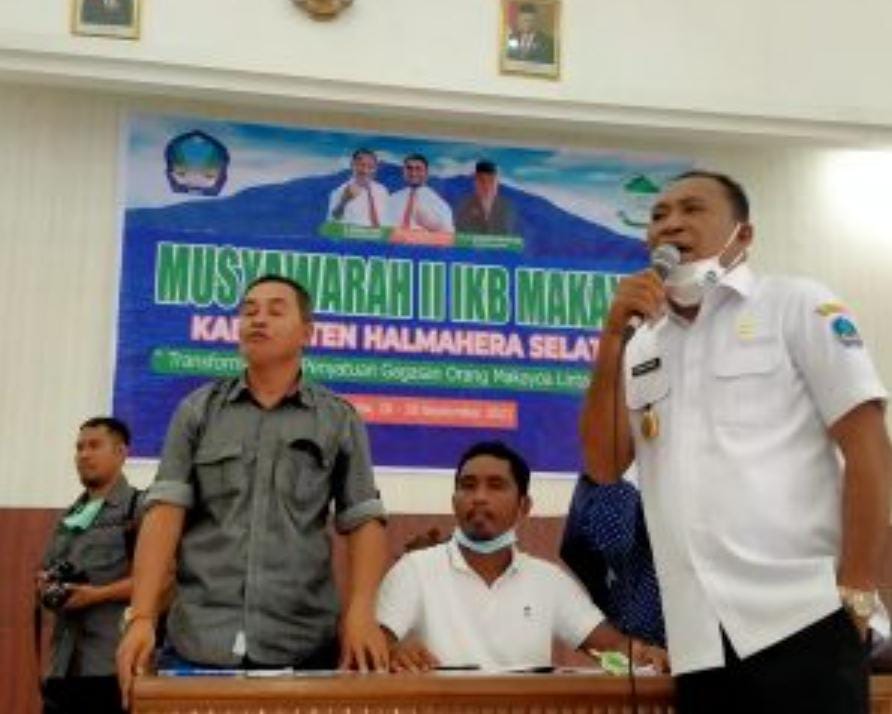Bupati Halsel Usman Sidik geram terhadap sikap peserta musyawarah. (foto//segmen).