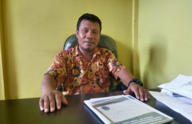 Niar Barakati Camat Bacan Timur. (Foto//segmen)