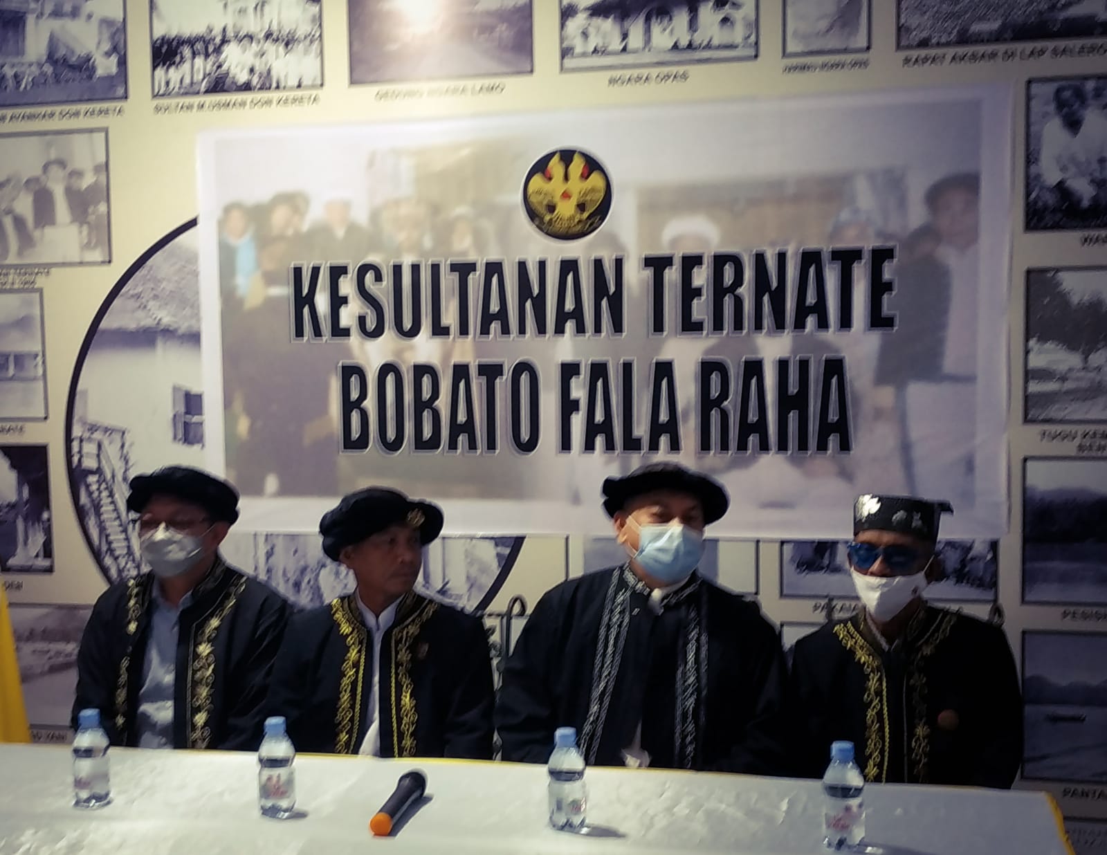 Fala raha saat membacakan sembilan maklumat (foto/istimewa)
