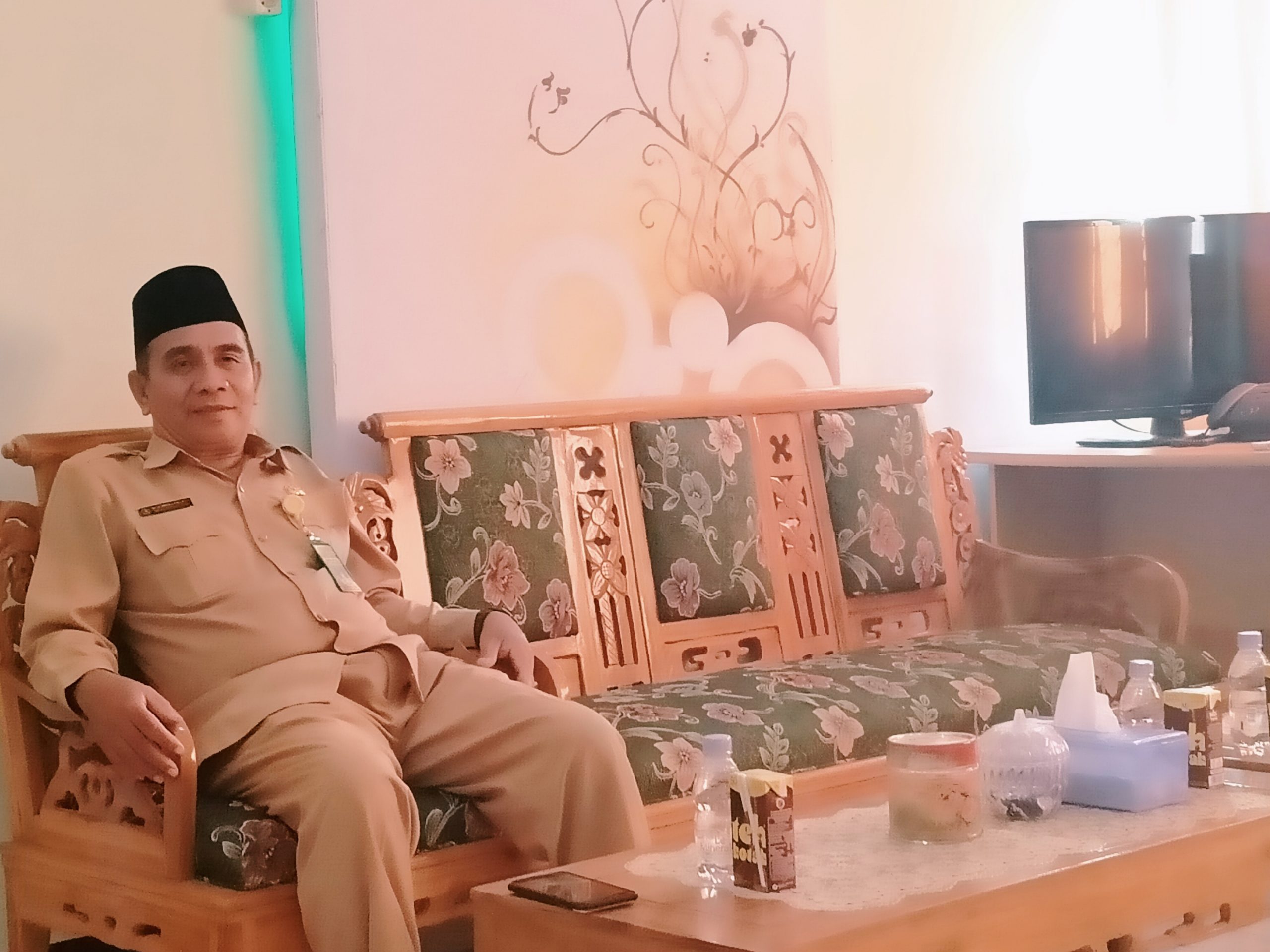 Drs. La Sengka La Dadu M.Pd.I (kepala kantor kementerian agama) kabupaten Halmahera Selatan foto/istimewa