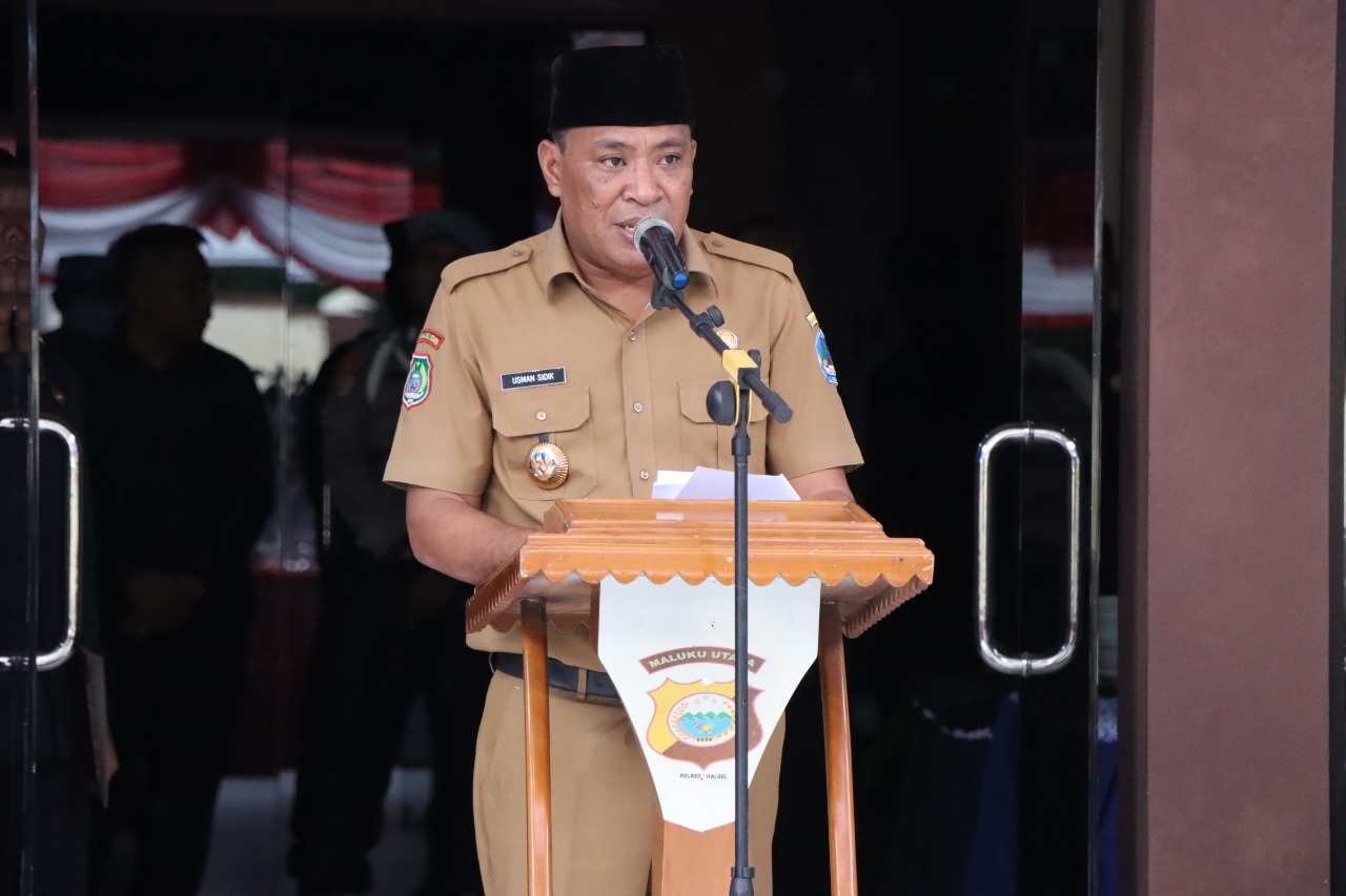 Bupati Usman Sidik saat memberi sambutan pada perayaan hari Bhayangkara ke 76 (foto, humas Polres halsel)