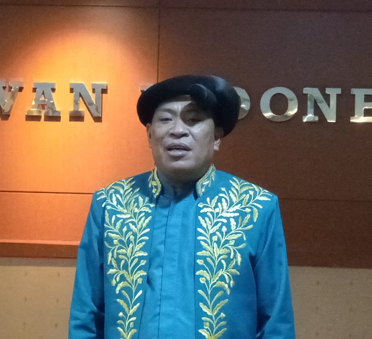 Bupati Halmahera Selatan Usman Sidik usai melakukan presentasi di PWI Pusat Jakarta (foto//Sadam_Segmen)