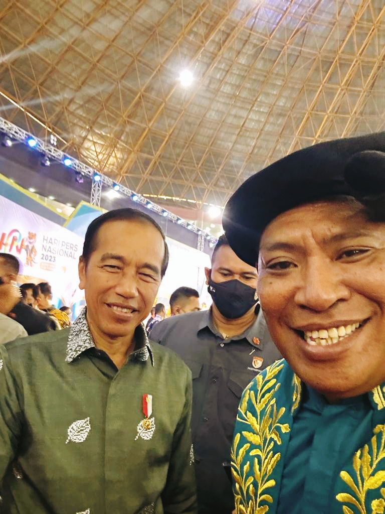 Presiden Repoblik Indonesia Joko Widodo dan Bupati Halsel Usman Sidik, SH.,MH