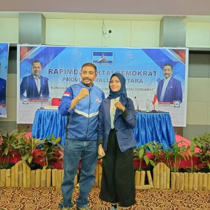 Foto Nurcebi bersama ketua DPD Partai Demokrat Rahmi Husen pada acara Rapimnas, (foto, istimewa)
