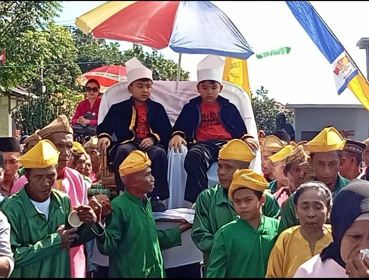 Kolano madoru saat ditandu masyarakat adat. (Foto, istimewa)