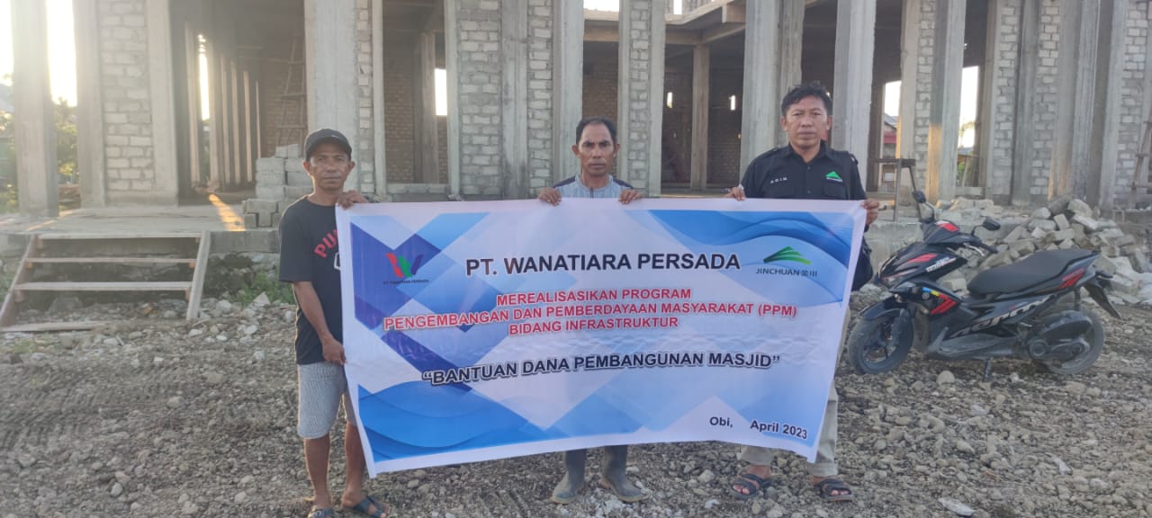 Bantuan dana pembangunan Masjid oleh CSR Wanatiara Persada, (dok, CSR wp)