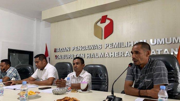Komisioner Bawaslu Halmahera Selatan. (Foto, tribunternate).