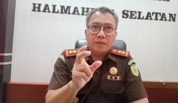 Guntur Triyono Kajari Halsel (foto_segmen)