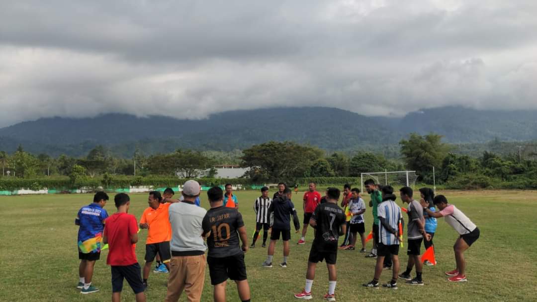 Wasit PSSI Halsel saat penyegaran (foto : Istimewa)