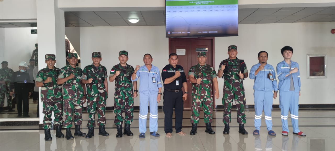 Foto bersama Danrem dan manajemen Wanatiara Persada (foto : Adin WP)