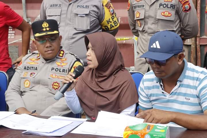 Kabid perdagangan Disperindag Halsel, Nurbaity Karmila saat memberi keterangan persnya pada Jum'at kemarin. (Foto : Fb/@Nurbaity Karmila)