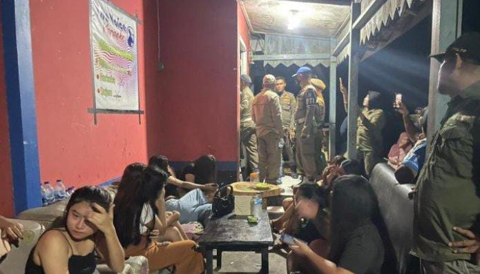 Sidak Disnakertrans Halsel soal AK1 di tempat hiburan malam (foto_Anto)
