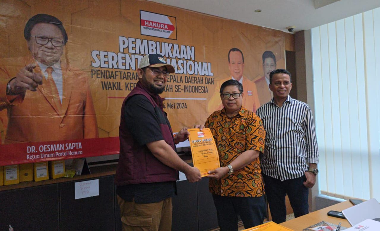 Bassam Kasuba terima rekomendasi Calon Bupati Halsel dari DPP Partai Hanura (Sadam//segmen)