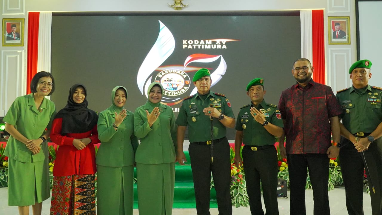 Pose bersama di acara syukuran HUT ke-67 Kodam Patimura Ambon (Sadam//segmen)