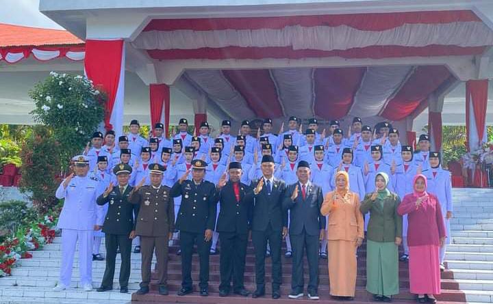Pose bersama Sekda Halsel usai gelar upacara (Sadam//segmen)