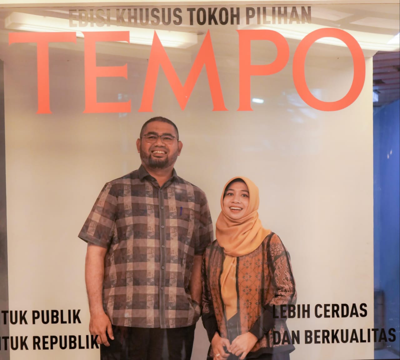 Bupati Halsel Bassam Kasuba dan Istri tampil di edisi khusus Tokoh Pilihan Koran TEMPO (Dok:Sadam)