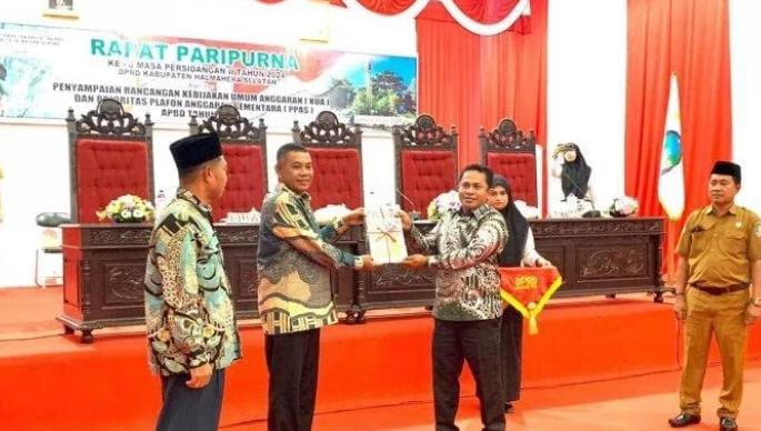 Sekda Halsel serahkan KUA-PPS ke DPRD (Dok_segmen)