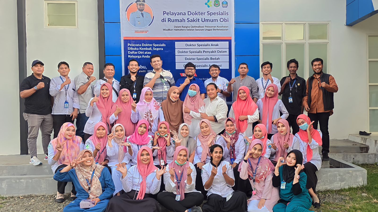 Pose bersama tenaga kesehatan Rumah Sakit Obi Halsel (Dok:Sadam)