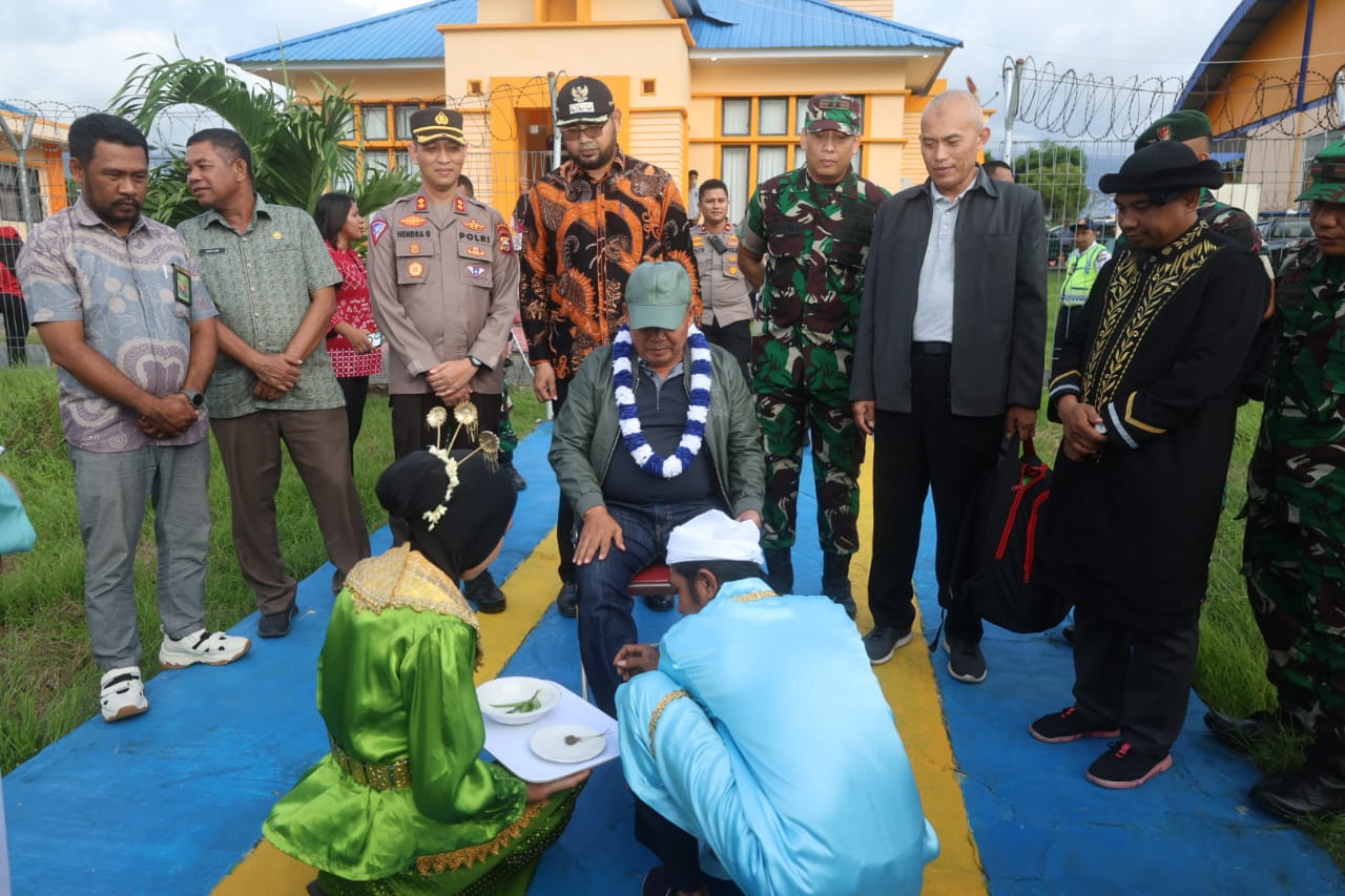 Momen penjemputan di Bandar Udara Oesman Sadik Labuha (Dok:Sadam)