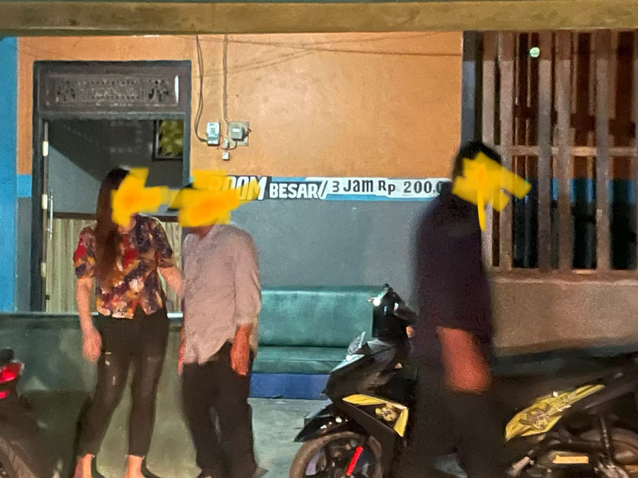 Dua oknum Kades di Cafe Diskotik Bungalow 1 (foto:Sadam)