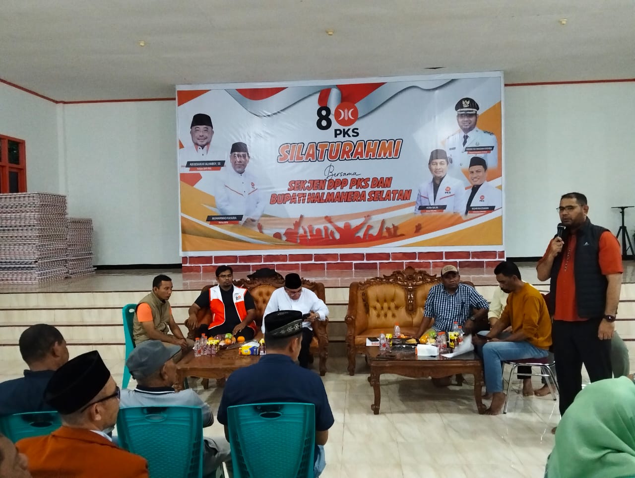 Bassam saat memberikan arahan di Rapat 27 Kelompok Relawan (Dok:Sadam)