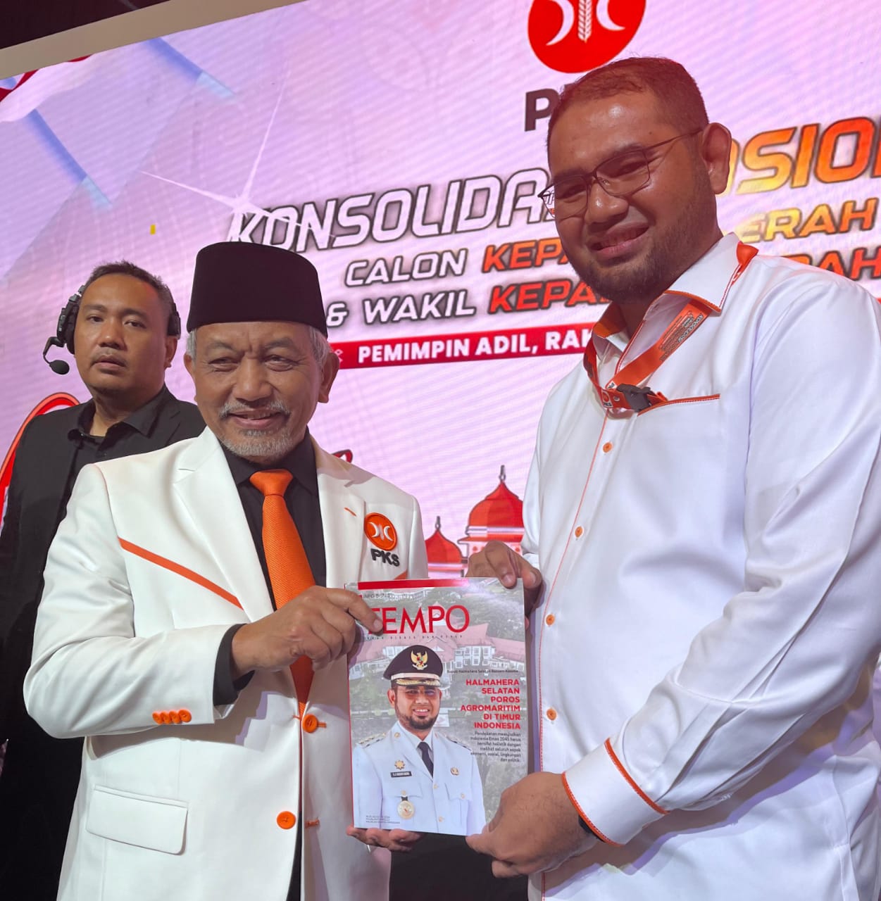 Bassam-Humanis Kasuba dan Presiden PKS Ahmad Syaikun (Dok//Sadam)