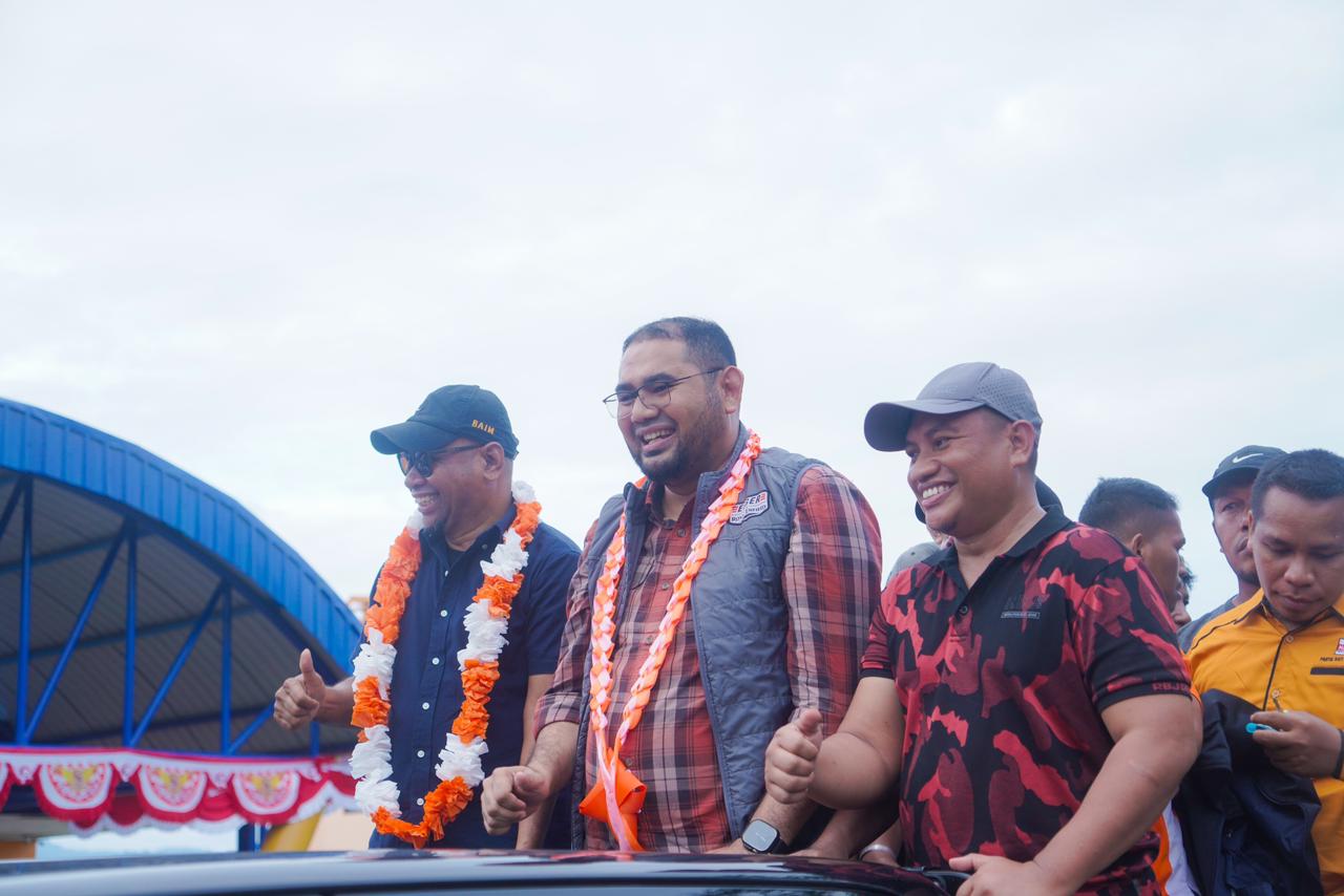 Bassam didampingi Ketua NasDem Halsel Akmal Ibrahim Halsel dan ketua Tim Koalisi serta sejumlah pengurus Hanura (Dok//Sadam)