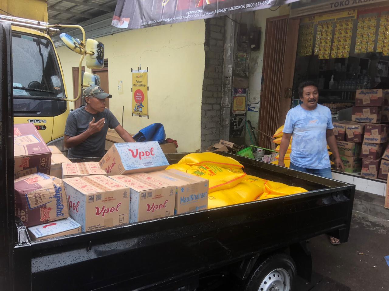 Penyaluran bantuan oleh MK-BISA (Dok//Sadam)