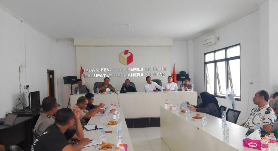 Suasana rapat Pokja Pengawasan Kampanye Pilkada 2024 (dok//Sadam) 