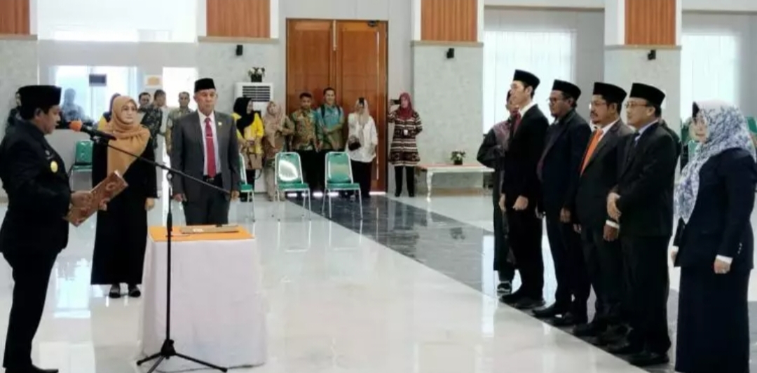 Suasana pelantikan lima pejabat eselon ll oleh Pjs Bupati Halsel Kadri Laetje (dok//Dam) 