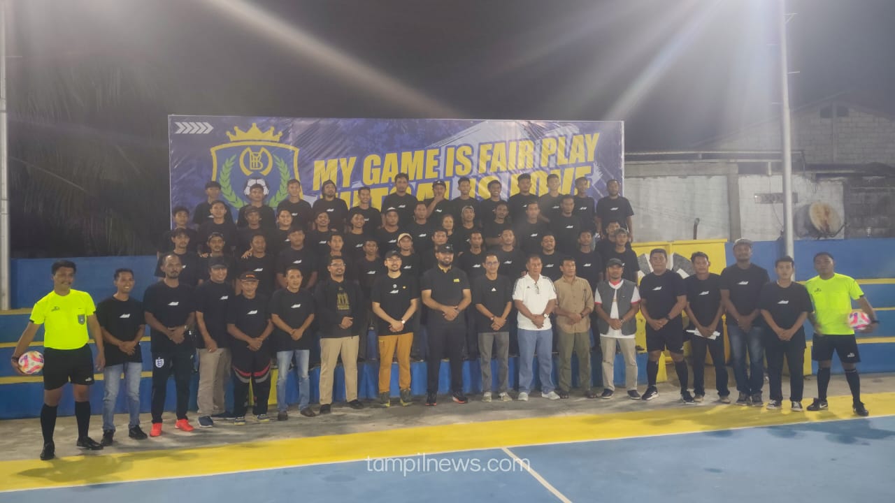 Bassam-Helmi pose bersama panitia futsal CUP 2025 (dok//mms)