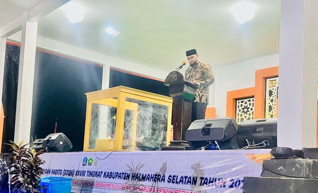 Bupati Halsel Bassam Kasuba saat membuka STQH 2025 di Desa Indari (dok//sadam) 