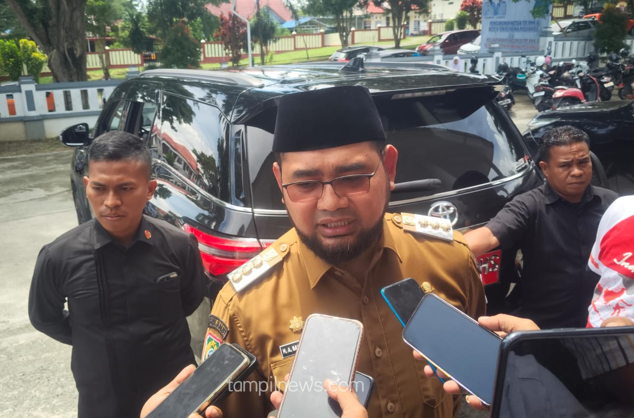 Bupati Halsel Bassam Kasuba (dok//sadam)