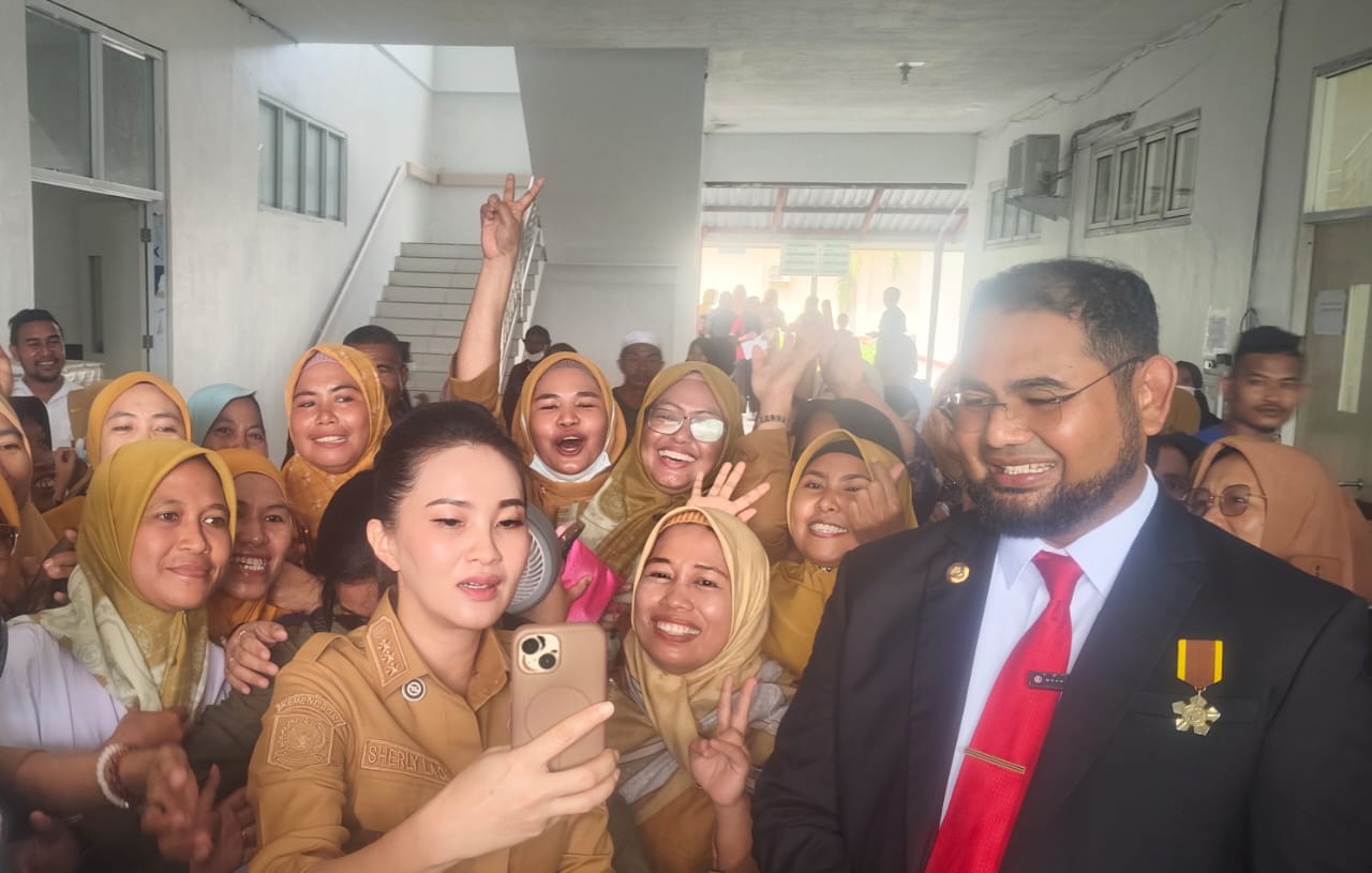 Gubernur Malut Sherly Tjoanda didampingi Bupati Halsel Bassam Kasuba dan Direktur RSUD Labuha dr. Titi Adriani (foto//sadam) 
