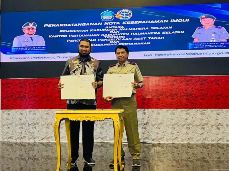 Bupati Halsel Bassam Kasuba dan Kepala Badan Pertanahan Nasional Halsel Drs. Winarno Nuswantoro, M.S jalani kerja Sama (dok//sadam) 