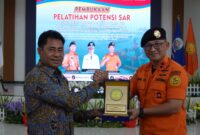 Bupati Haltim Ubaid Yakub dan Kapala Basarnas Ternate Iwan Ramdani (dok//Humas) 
