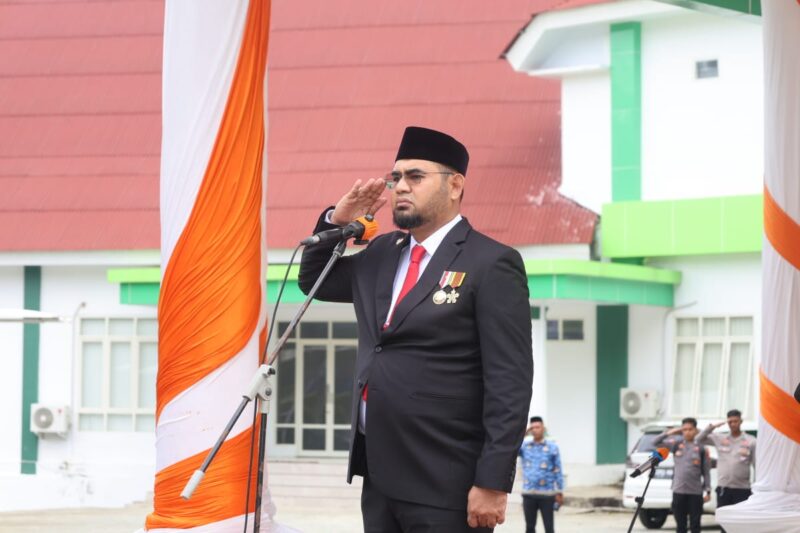 Bupati Halsel Bassam Kasuba saat jadi Irup Hari Sumpah Pemuda Ke-97 Tahun 2025. foto Sadam Hadi|segmen