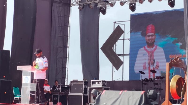 Sambutan Bupati Halsel Bassam Kasuba sekaligus membuka secara resmi Festival Saruma 2025. Foto Sadam|segmen