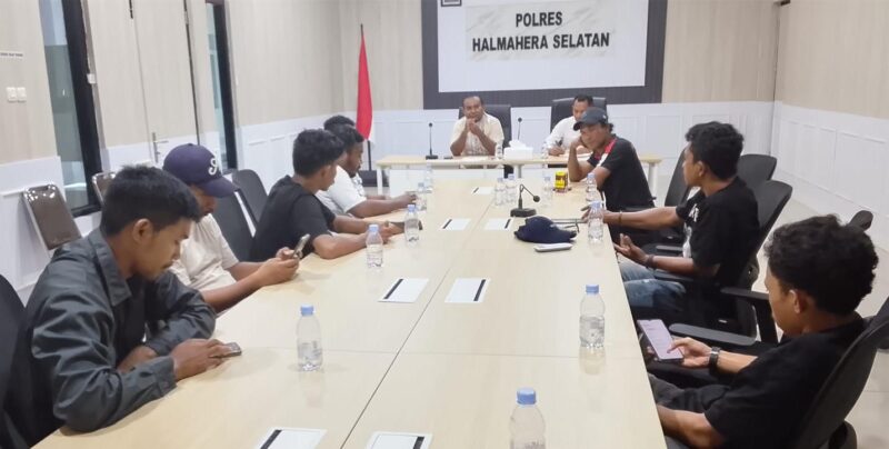 PWI Halsel sembangi Polres Halsel 