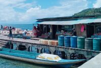 Pemuatan 2 Ton BBM Subsidi ilegal di Pelabuhan Pasar Baru Desa Babang | Foto Jarum Media Gup