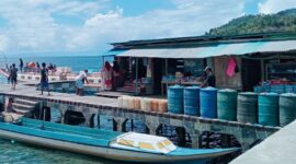 Pemuatan 2 Ton BBM Subsidi ilegal di Pelabuhan Pasar Baru Desa Babang | Foto Jarum Media Gup