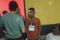 Satpol-PP Halsel temukan Kades Kupal, Sanusi La Riaga mabuk Miras di dalam Room D Cafe Hox. foto//Sadam Hadi